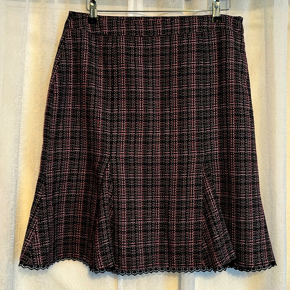 Tres Women’s plaid tweed purple & Black skirt with lace bottom size 12